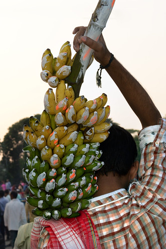 Kolkata celebrates Chhath Pooja, 2016 : One of the most ancient Hindu rituals for the Sun God in India. by biswarupsarkar72, Offerings for Sun God.
My Experience of Chhath
I am a permanent resident of Kolkata, but I never w