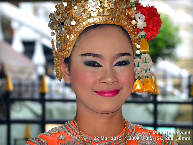2013-03 Bangkok's Temple Dancers (01)