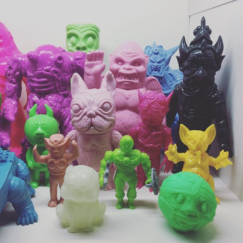 #SoftVinyl #sofubi #ソフビ #膠品 #搪膠 #sofvitokyo  #guumon @guumon   #mockbat #paulkaiju @paulkaiju #pooo #cat #awesome_toy @awesome_toy #mirocktoy #toxie #Yamomark #ヤモマーク | by 狂人日本玩具屋