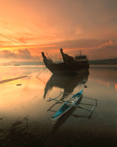 ☆menyambut pagi☆  Location : Lateri. Maluku. Ambon #landscape_captures #ig_captures #sunset #hny_indonesia #splash #canon #sunrise_sunsets_aroundworld #sunrise #nandy57 #splendid_shotz #ig_shotz #agamesoftones #instanusantaraamboina #ig_europe #ig_worldcl | by nandy_cwb