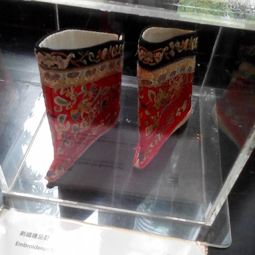 Finishing these posts on foot binding, a genuine pair of shoes for a Chinese lady with bound feet. If… https://t.co/GAsFKE2KIc | by rik_na1