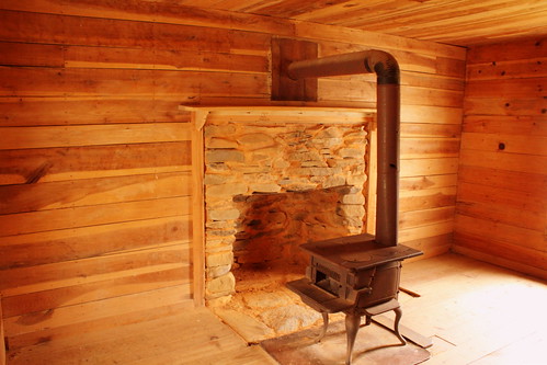 Becky Cable House Fireplace & Stove - Cades Cove