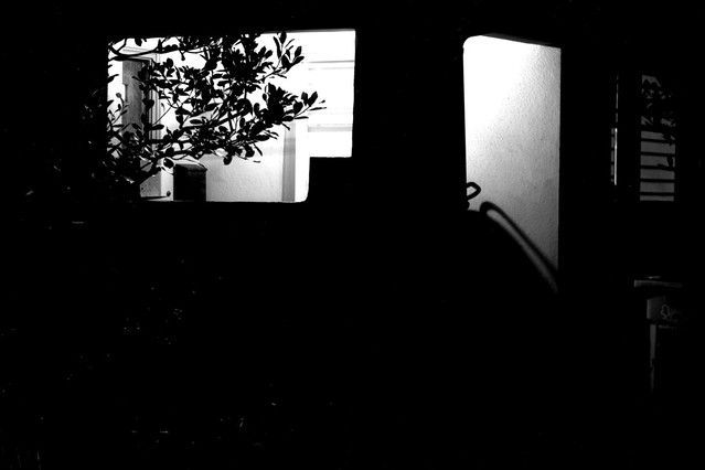 Nighttime entryway nº 7