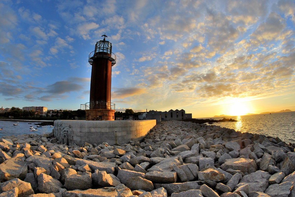 Solpor ás costas do Faro - Sunset behind the lighthouse