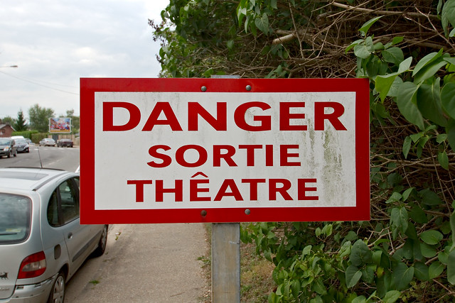 Danger : sortie théâtre