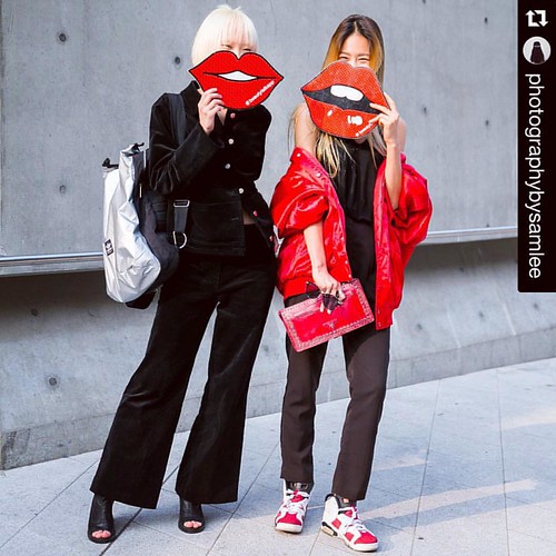 💋 #SFW #streetstyle #style #styleblog #igstyle #instastyle #instafashion #fashion #fblogger  #Repost @photographybysamlee with @repostapp. ・・・ HERA Seoul Fashion Week #seoulfashionweek #fashionweek #DDP #seoul #newyork #london #milan #paris #fashion | by zhay.style
