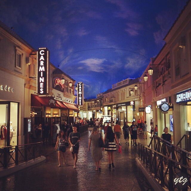 ‪What a great atmosphere!!‬ ‪📍The Forum Shops at Caesars‬ ‪https://youtu.be/kuf3ko6sZbg‬  ‪#LasVegas #shops #caesars #mall #travel #blog #influence #usa‬