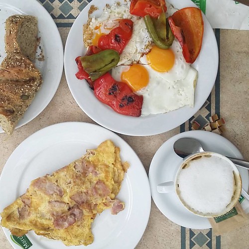 Pitstop! Starting this morning like this at now almost traditional Marché breakfast for champs!💪☕🍳#ClaudineRoGoesToCroatia#breakfastforchamps#breakfasttime#eggs#hamandeggs#coffee#morning#morningbreakfast | by claudineroo