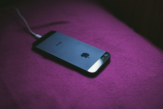 iPhone 5 | Charging | freestocks.org | Flickr
