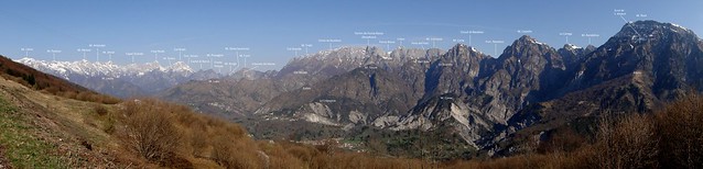 DSC01939 Le montagne visibili dalla Malga del Monte Fara, implementata (Collaborazione Marius55, Orso gongo, Franz maniago)
