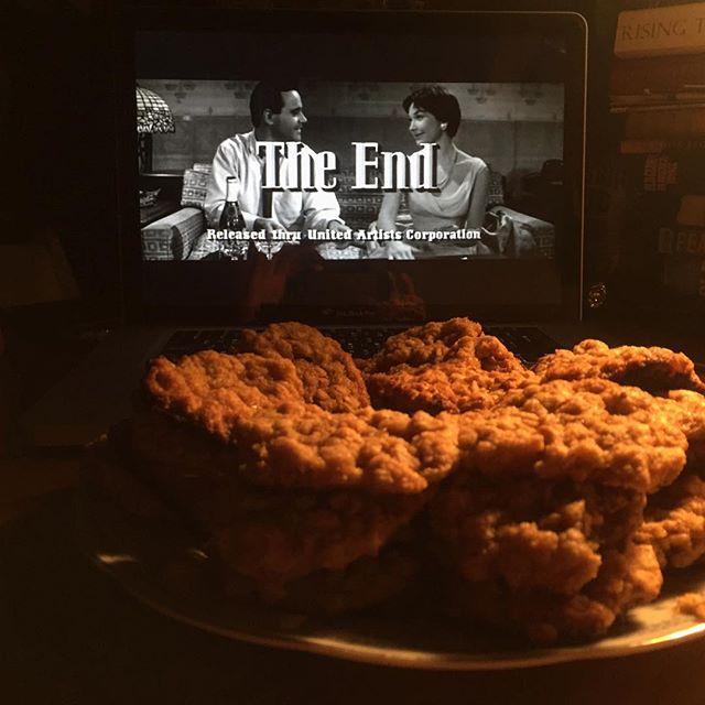 Night alone on the #Shantyboat baking oatmeal cookies and watching The Apartment with Jack Lemmon and Shirley MacLaine. #Billywilder #oscarwinner #academyaward #1960 #oldfilms #movietears #beamensch #blackandwhitemovies #cookies4one