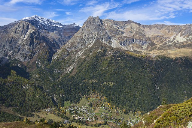 Fall colors with a snowy Mont Buet and his little hamlet. Le Buet et son hameau en mode automne.