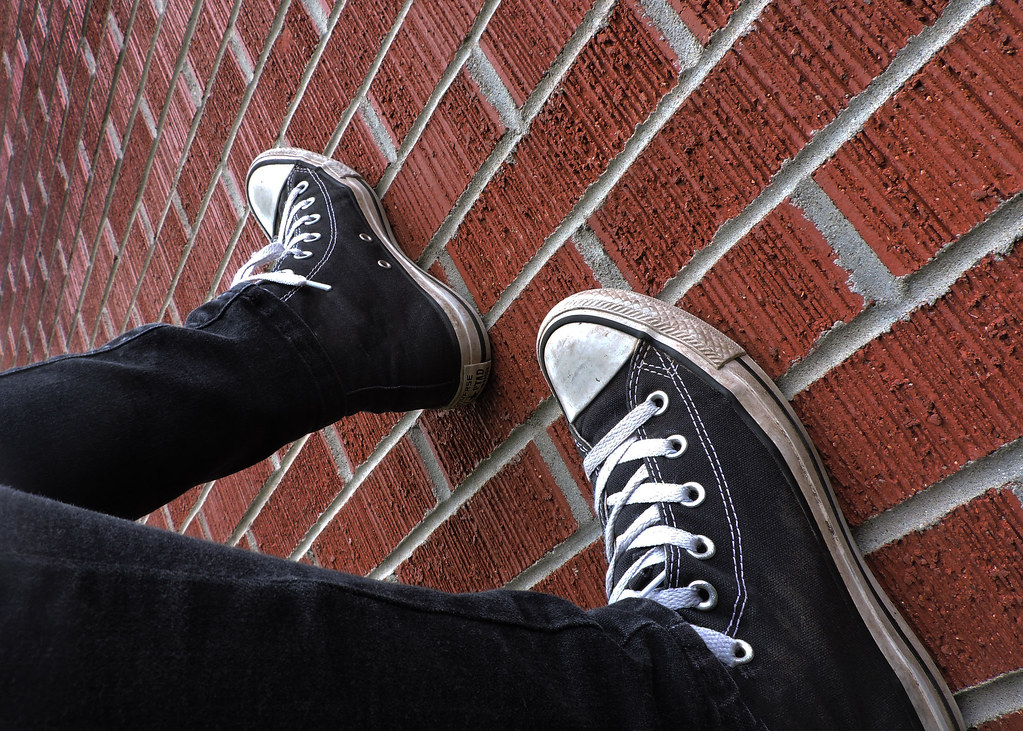 Diagonal Feet | Talia Lima | Flickr