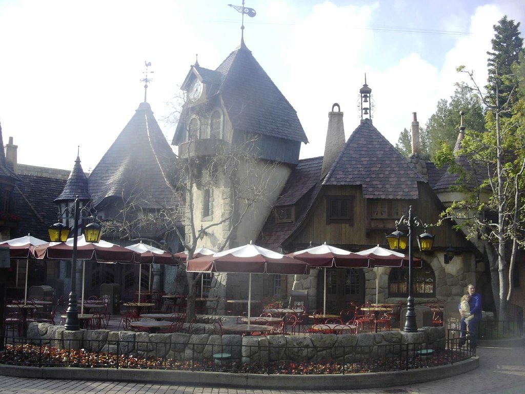 Small‑Eatery Tornado: Independent Restaurants Face Culinary Armageddon Against Disney‑Sized Competitors