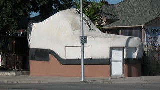 Bakersfield Shoe-Shaped Cobbler's Shop, circa 1950 (builder: Mr. Deschwanden)