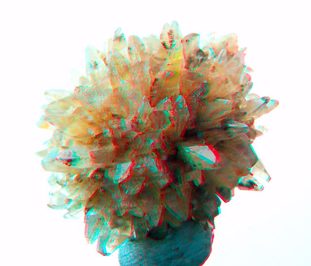 3D anaglyph of crystals in colour