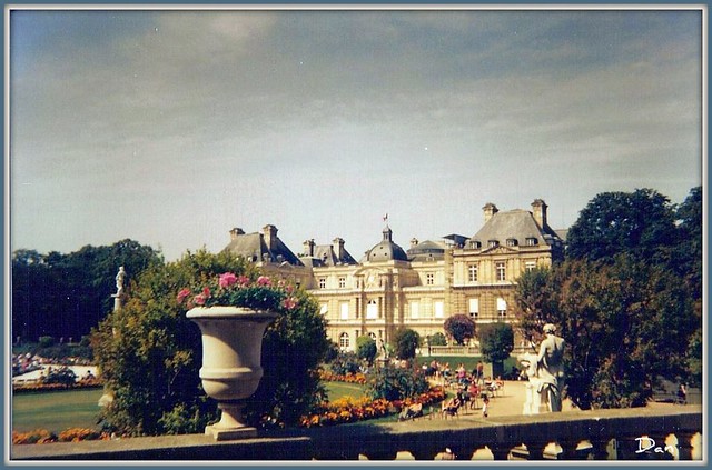 Le Palais du Sénat dans le Jardin du Luxembourg à Paris.