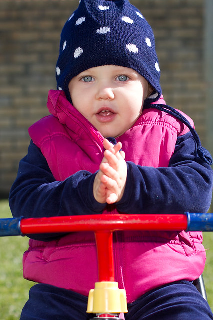 Child in winter clothes_04