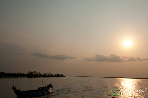 sunset river boat dusk bangladesh khulna sundarbans boattransport