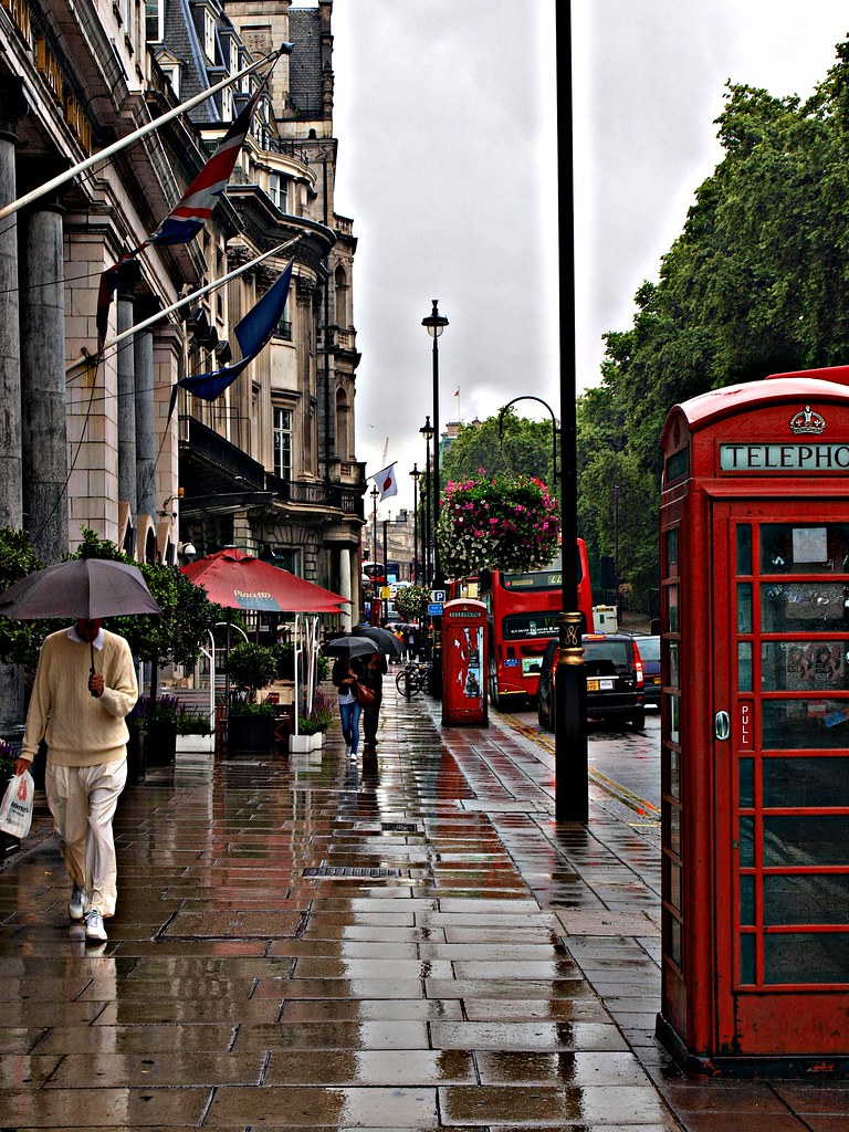 Дождь в лондоне. Улочки Лондона Риджент стрит. Бишоп стрит Лондон. Лондон Ленокс стрит. Стейпол стрит улица Лондона.