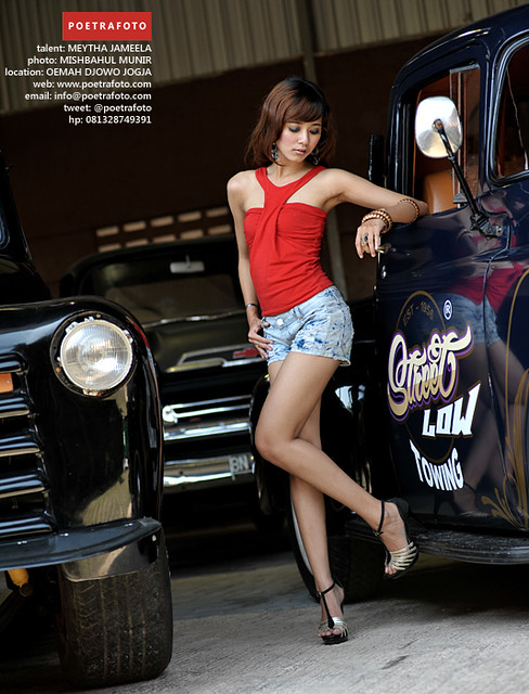 Foto Model Seksi & Mobil Kuno Cantik by POETRAFOTO Fotografer Jogja