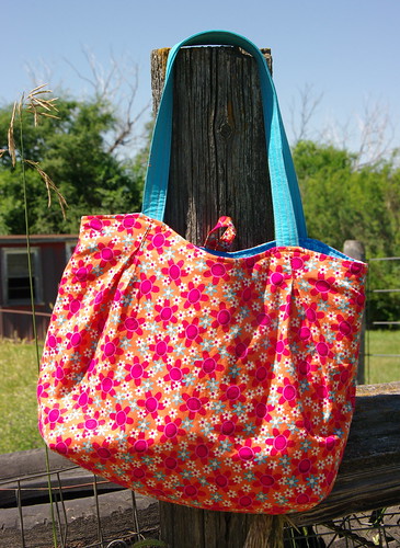 Pleated Tote Bag | Free Pattern from Artsy Crafty Babe. Blog… | Flickr
