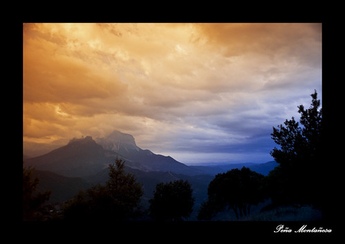 Peña Montañesa by Jorge Moliner Vinaceite, Paseando por el pirineo se pueden ver estas maravillosas vistas.Al fondo la Peña Montañesavacation e