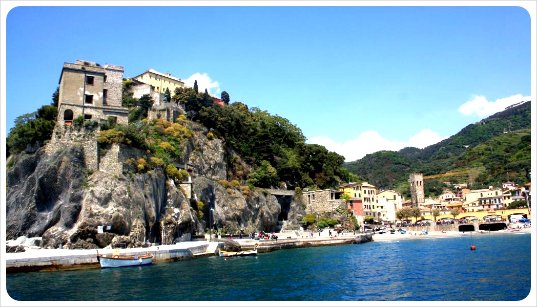Monterosso houses on cliff