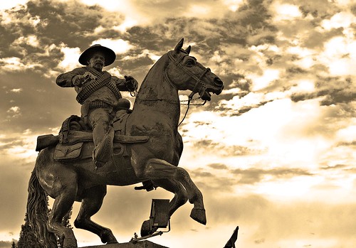 Pancho Villa (Estatua en Chihuahua) "Hombre Rudo si se