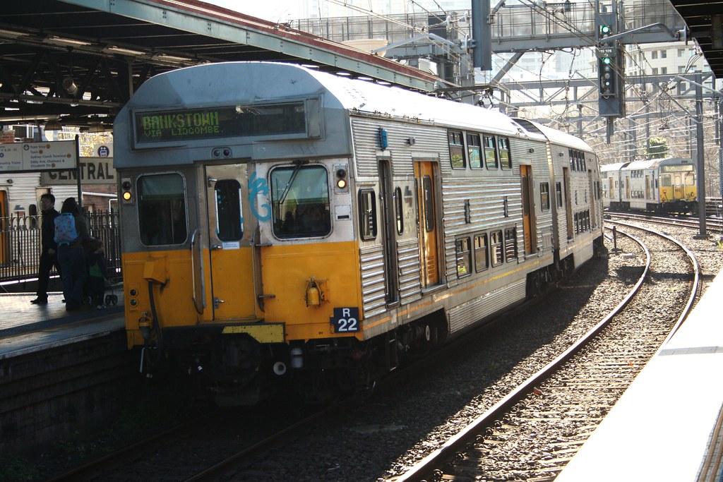 R23 Train R22 at Central | CityRail R-Set R25 arrives on platform 22 a… | Flickr