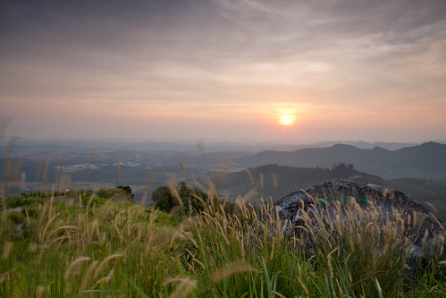 blue sunset sky sun rock canon landscape haze shadows hiking hill malaysia 5d kajang semenyih hazysky grassfields brogahill waveringgrass