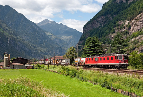 railroad switzerland ticino railway trains svizzera bahn freighttrain ferrovia treni gotthard re66 hupac gottardo 43097 nikond90 guterzuge tec43097