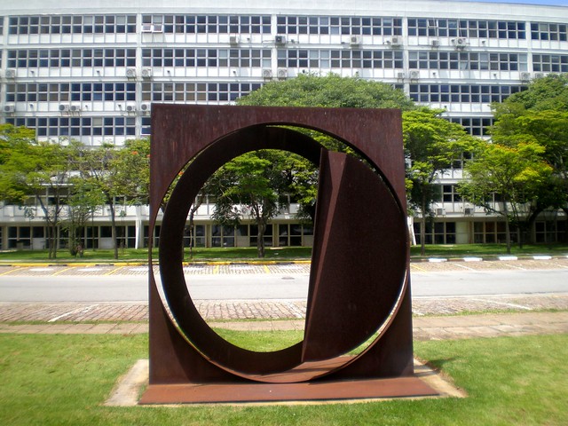 Emanoel Araújo 'The Square, the Circle and the Fragmented Disc'' (O Quadrado, O Círculo e O Disco Fragmentado), 1994, MAC-USP, (Museo de Arte Contemporânea da Universidade de São Paulo, Brazil