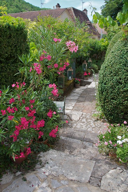 Garden Path, Le Couvent