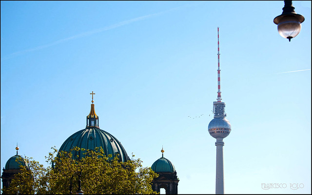 Cúpulas de la Catedral de Berlín (Berliner Dom) y Torre de Telecomunicaciones