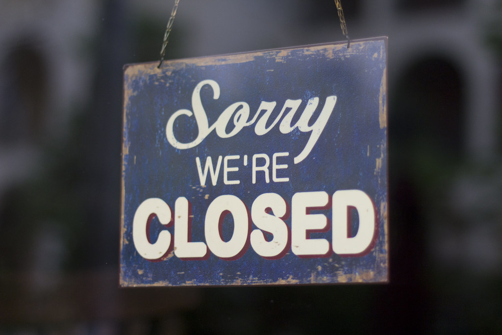 Restaurant's "Sorry we're Closed" sign | Nick Papakyriazis | Flickr