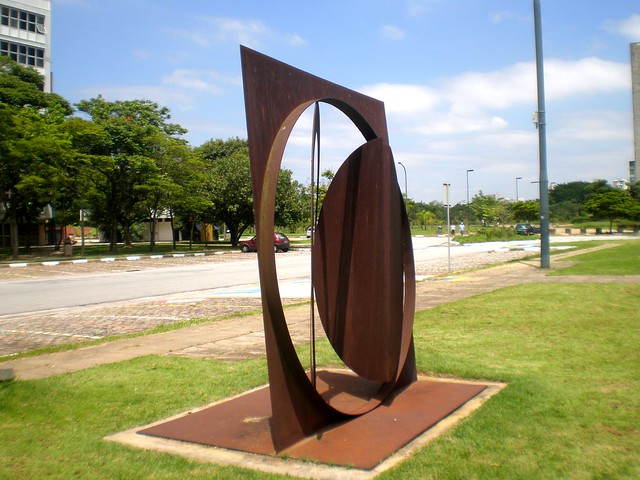 Emanoel Araújo 'The Square, the Circle and the Fragmented Disc'' (O Quadrado, O Círculo e O Disco Fragmentado), 1994, MAC-USP, (Museo de Arte Contemporânea da Universidade de São Paulo, Brazil