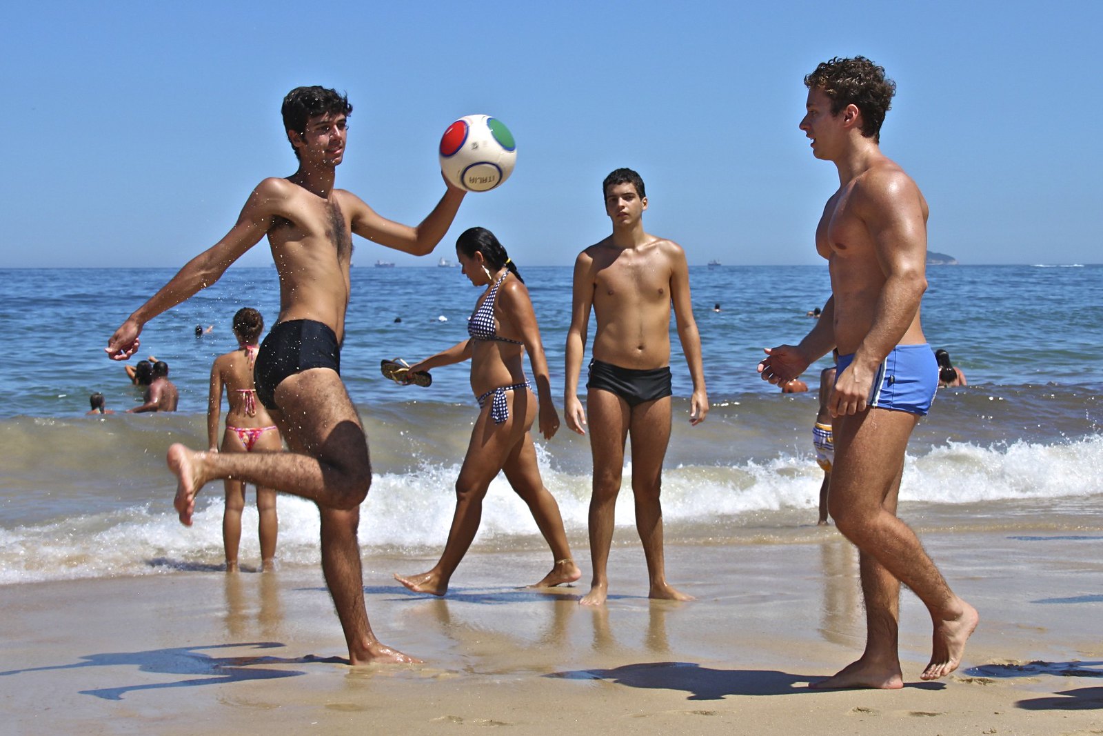 Naturism fun. Нуддиский пляж мальчики. Пляж 13. Мальчик натуристский. Copacabana Beach boy.