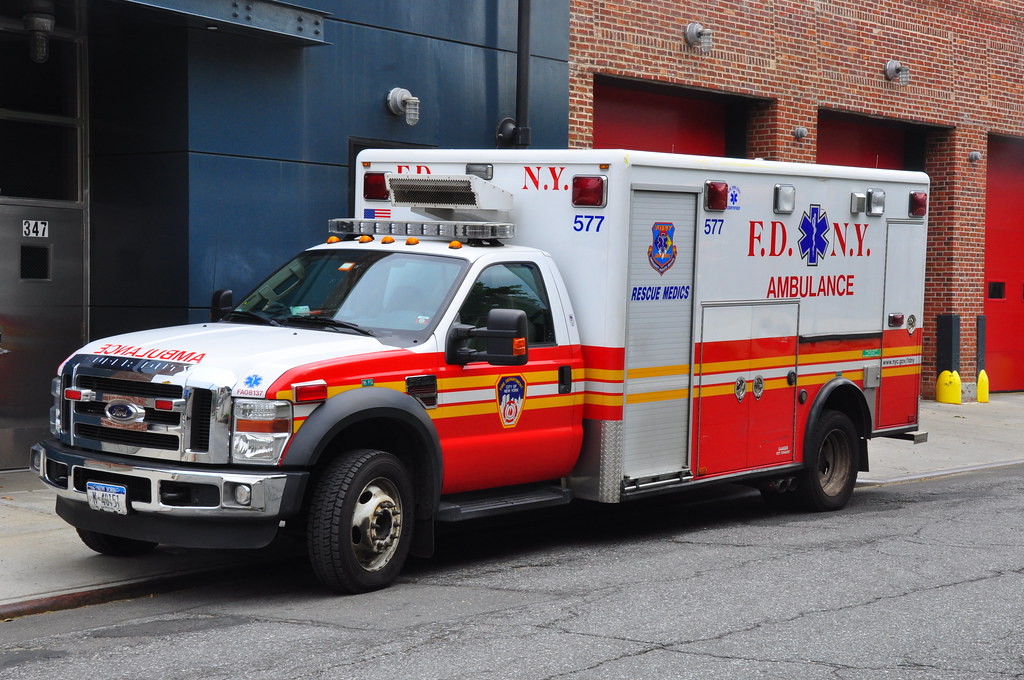 Ambulance arrive. Ford e350 Ambulance FDNY. Rescue Ambulance FDNY. FDNY ems Ambulance. Rescue medic FDNY.
