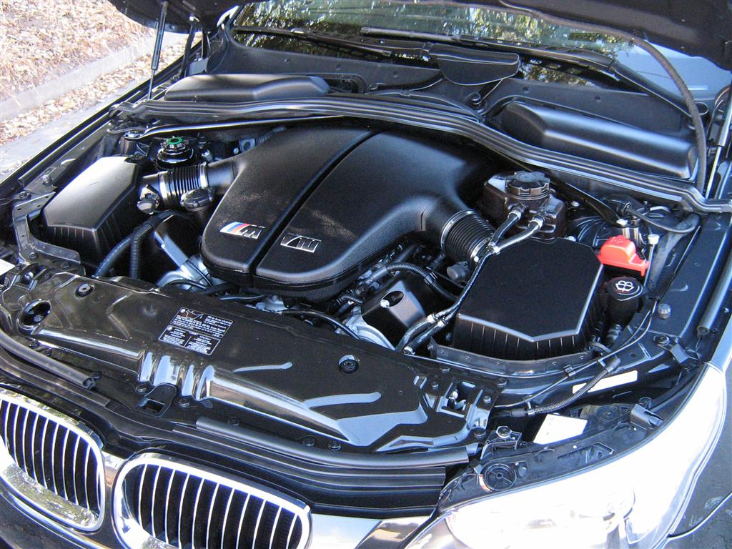 М5 какой мотор. BMW m5 e60 v10. BMW m5 e60 мотор. BMW v10 m5 двигатель. БМВ м5 е60 двигатель v10.