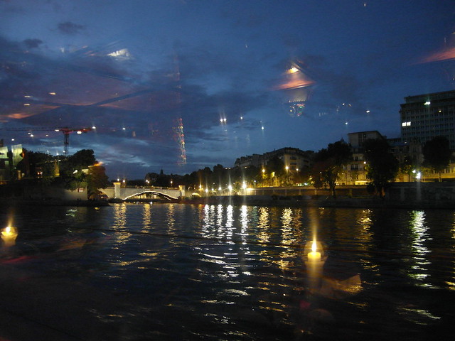 Paris la nuit promenade sur la Seine