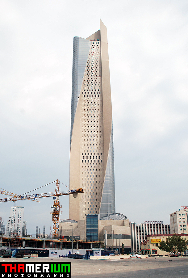 Башня ала. Башня Аль-ХАМРА. Небоскреб Аль-ХАМРА. Башня Аль ХАМРА В Эль-Кувейте. Башня Аль ХАМРА высота.