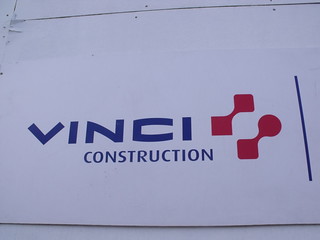Vinci Construction UK - sign - Birmingham Children's Hospital, Lancaster Circus | by ell brown