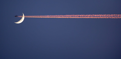 contrail aircraft jet plane moon crescent sky sunset dusk negativespace alanmackenzie blueandwhite catchycolors blue white lim012