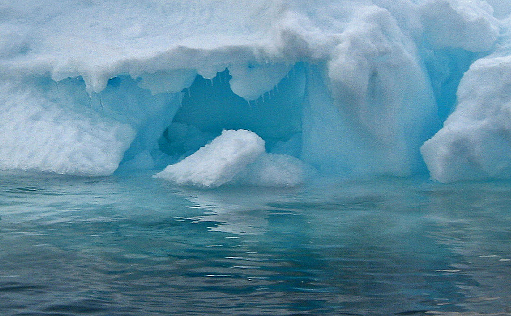 Bergy bit, Commonwealth Bay, Antarctica | Bergy bit from a f… | Flickr