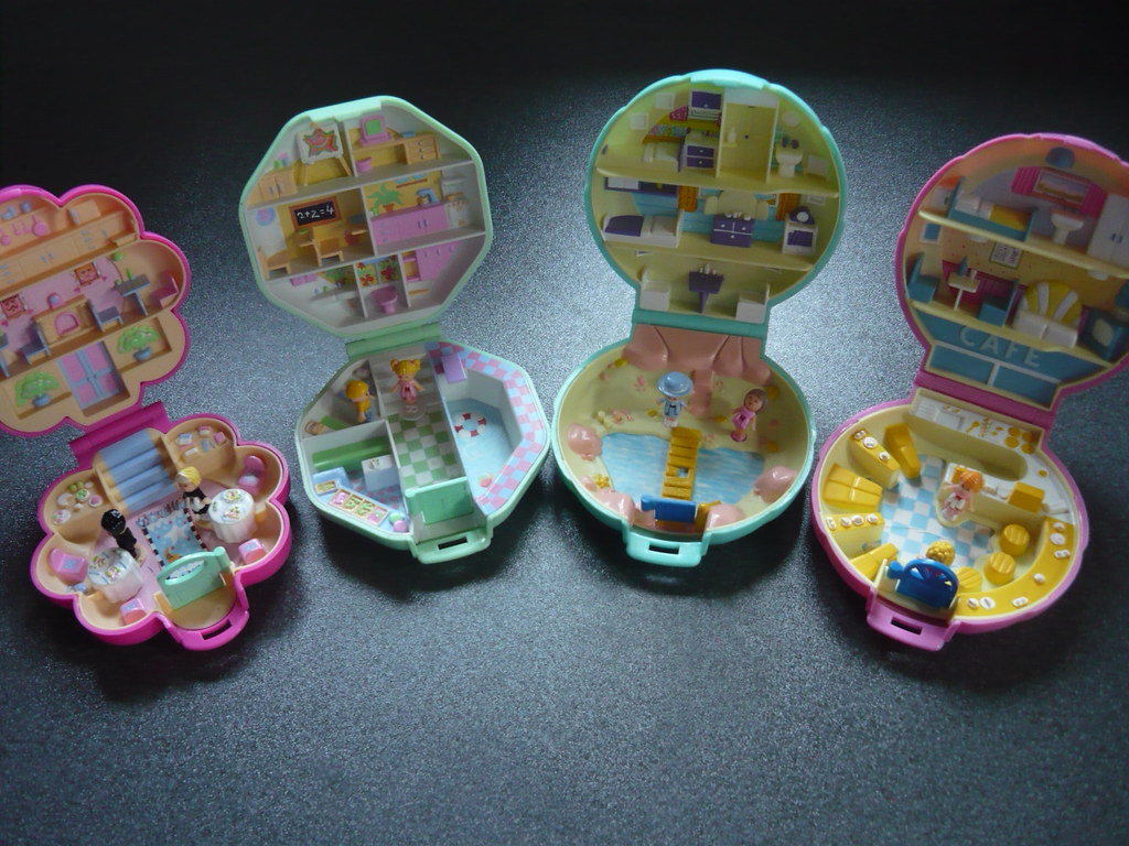 80S VINTAGE POLLY POCKET HOUSES