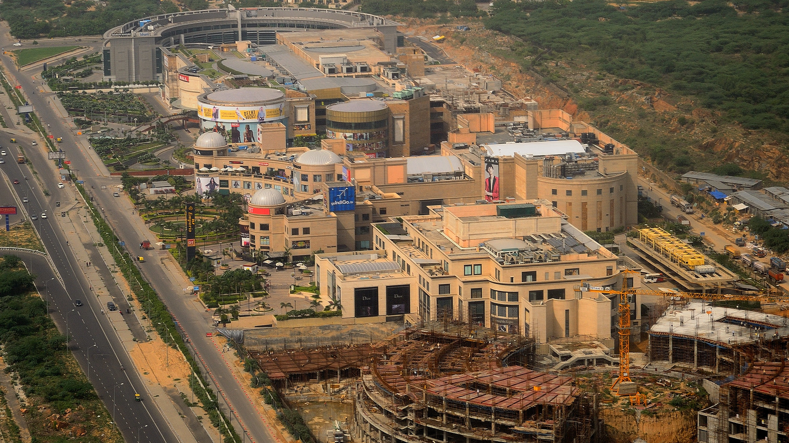 Under-Construction Mall (DLF Emporio), A mall under constru…