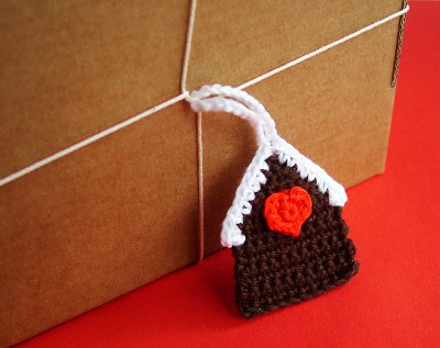 Crocheted gingerbread house tags/ Gehäkelte Lebkuchenhaus-…