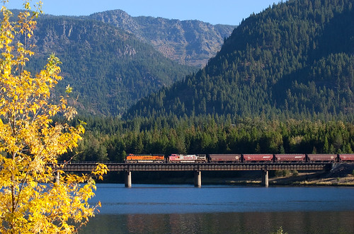 bridge train montana fallcolor grain railroadbridge bnsf mrl graintrain noxon montanaraillink noxonmontana