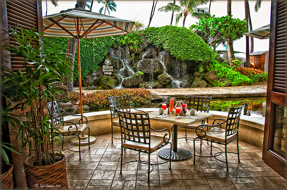 Hilton Hawaiian Village | This is one of the little restaura… | Flickr